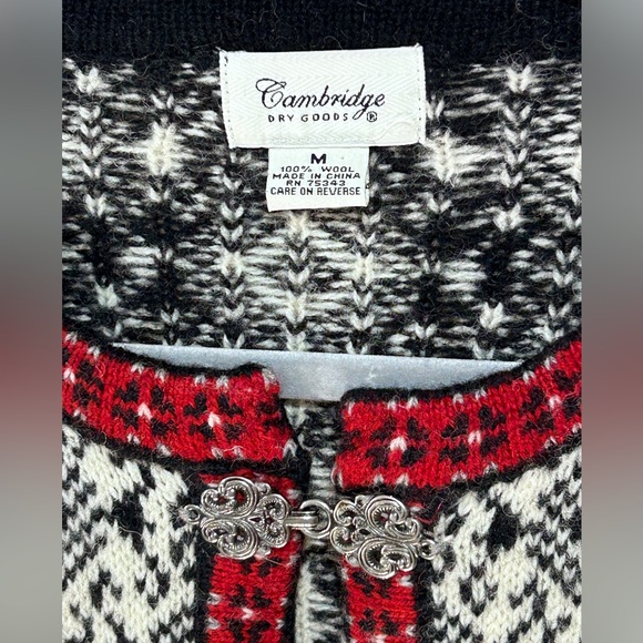 Cambridge Wool Sweater Christmas Fair Isle Red Black Silver Clasp Size Medium - Picture 4 of 12